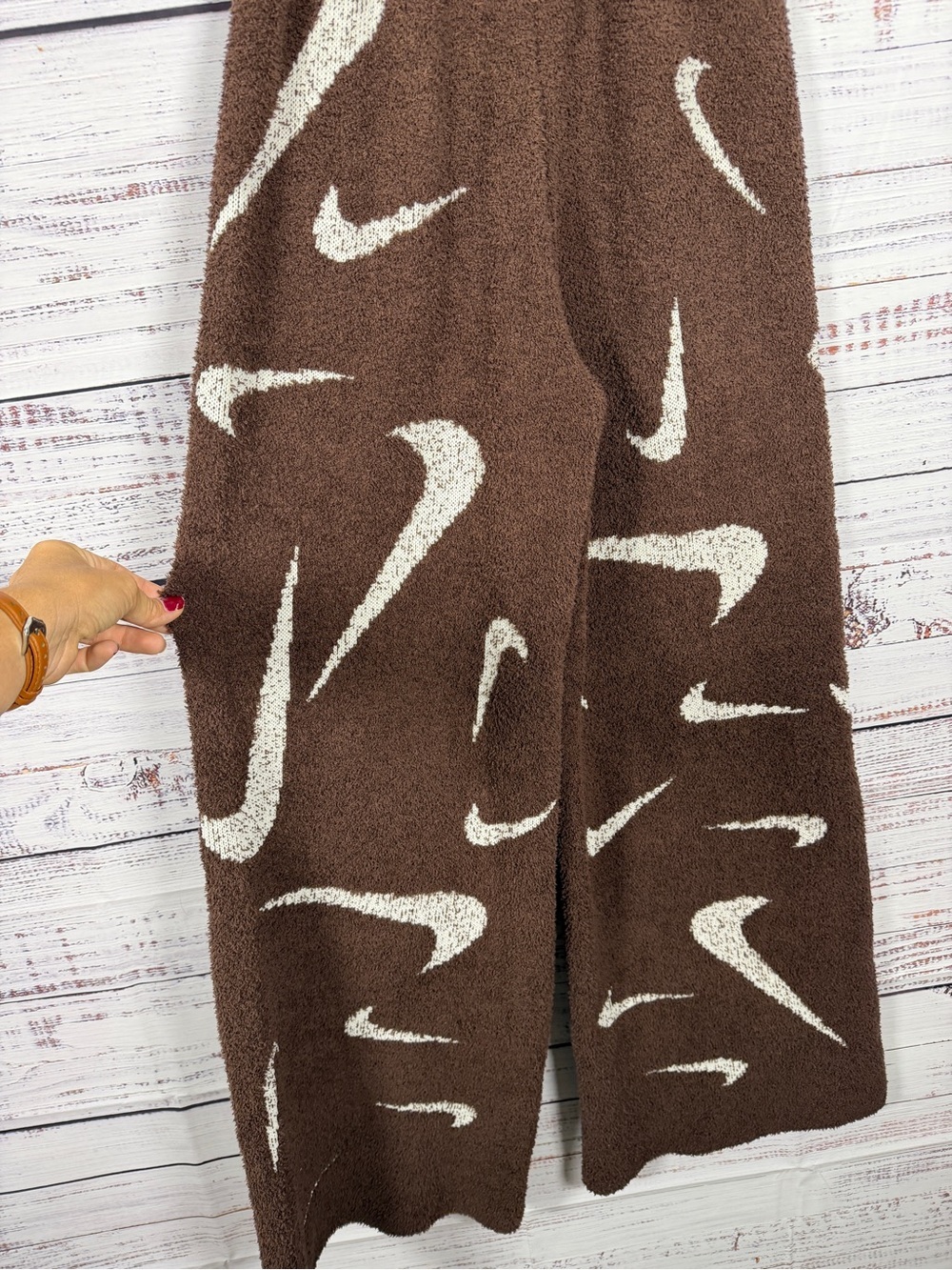 Nike Phoenix Cozy Bouclé Swoosh Wide Leg Pants Orewood Brown XS FD4288-227 - Picture 5 of 9